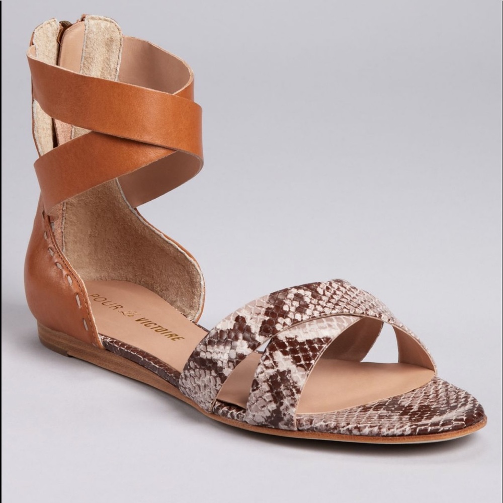 POUR LA VICTOIRE GLADIATOR SANDALS Flats SZ 6